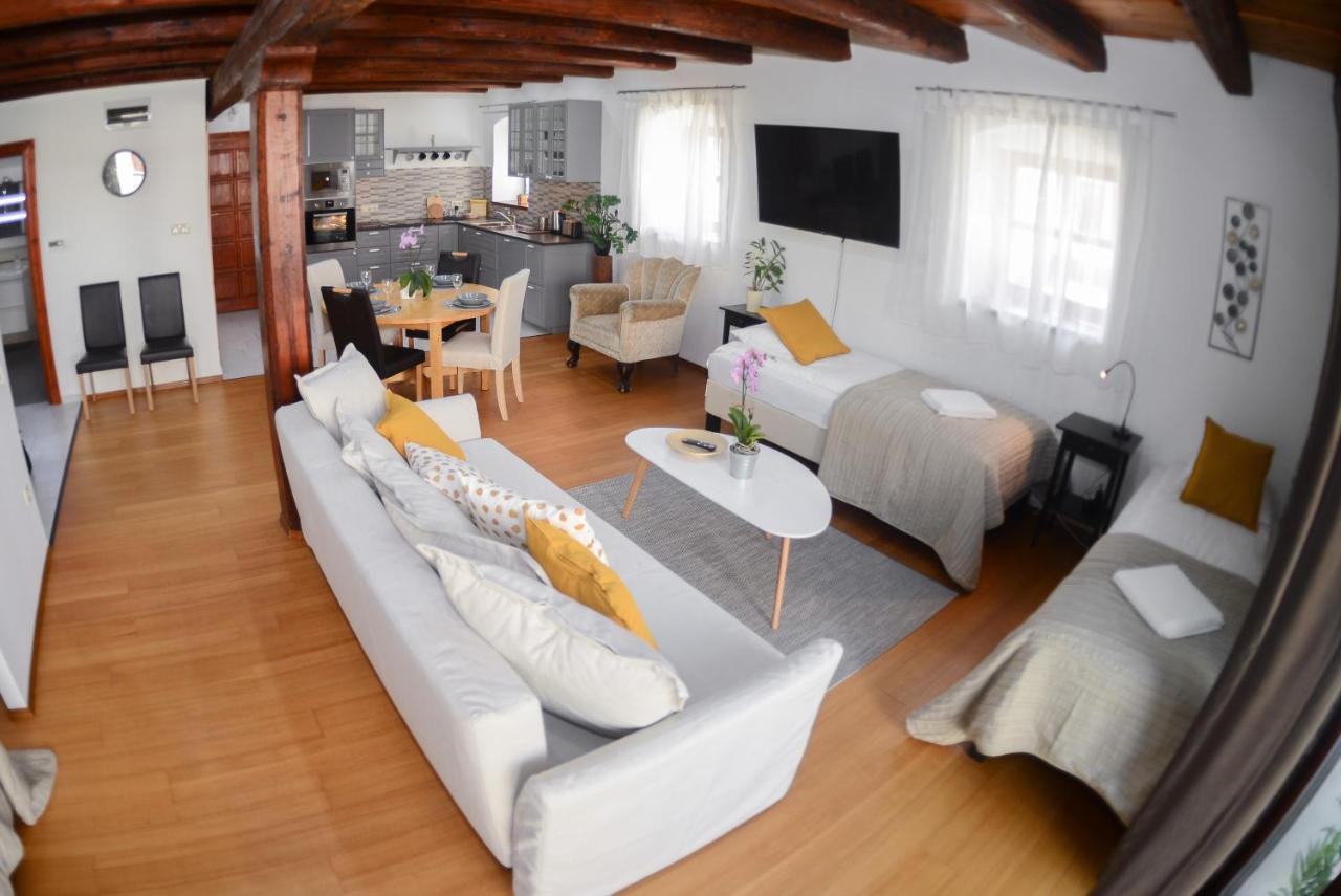 Somos Apartman Gyor Exterior photo