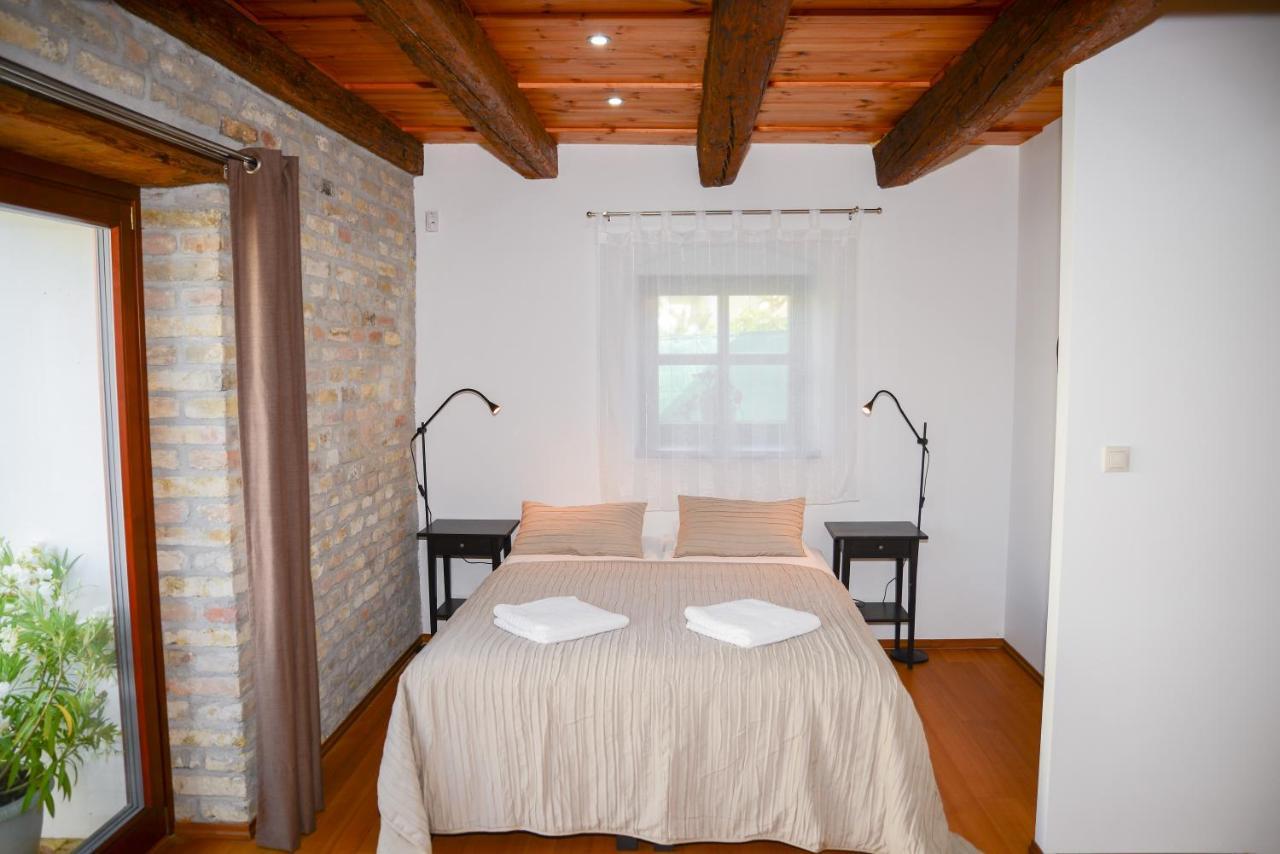 Somos Apartman Gyor Exterior photo